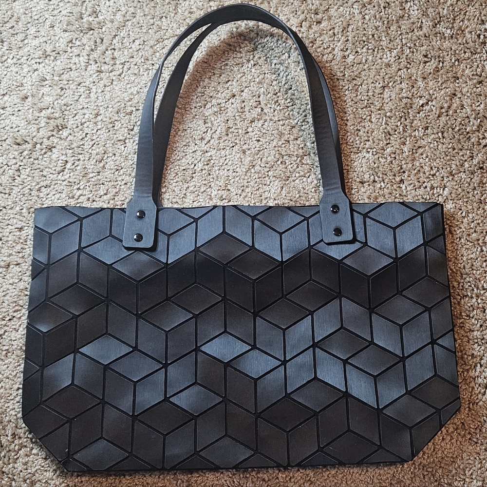 Patrizia Luca Black Triangle Shoulder Hanbag With Purple Interior